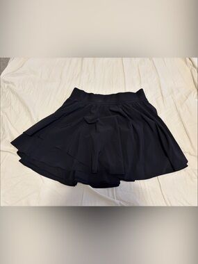 Like new Lululemon Court Rival HR Size 6 black Layered Tennis Skirt
